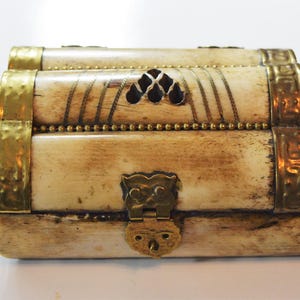 Vintage: Small Box with Brass Fittings - made from antlers(?)