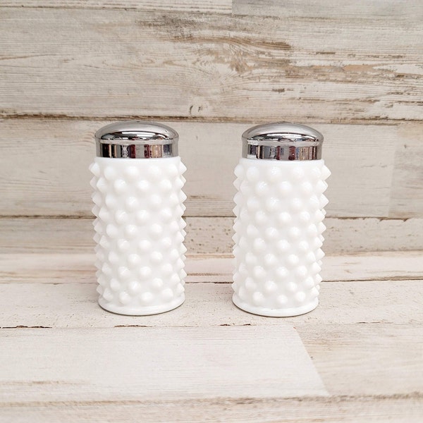 Vintage 1960s to 1970s Fenton White Milk Glass Hobnail Set Salt/Pepper/ Kitchen/Dining Silver Tone (D3)