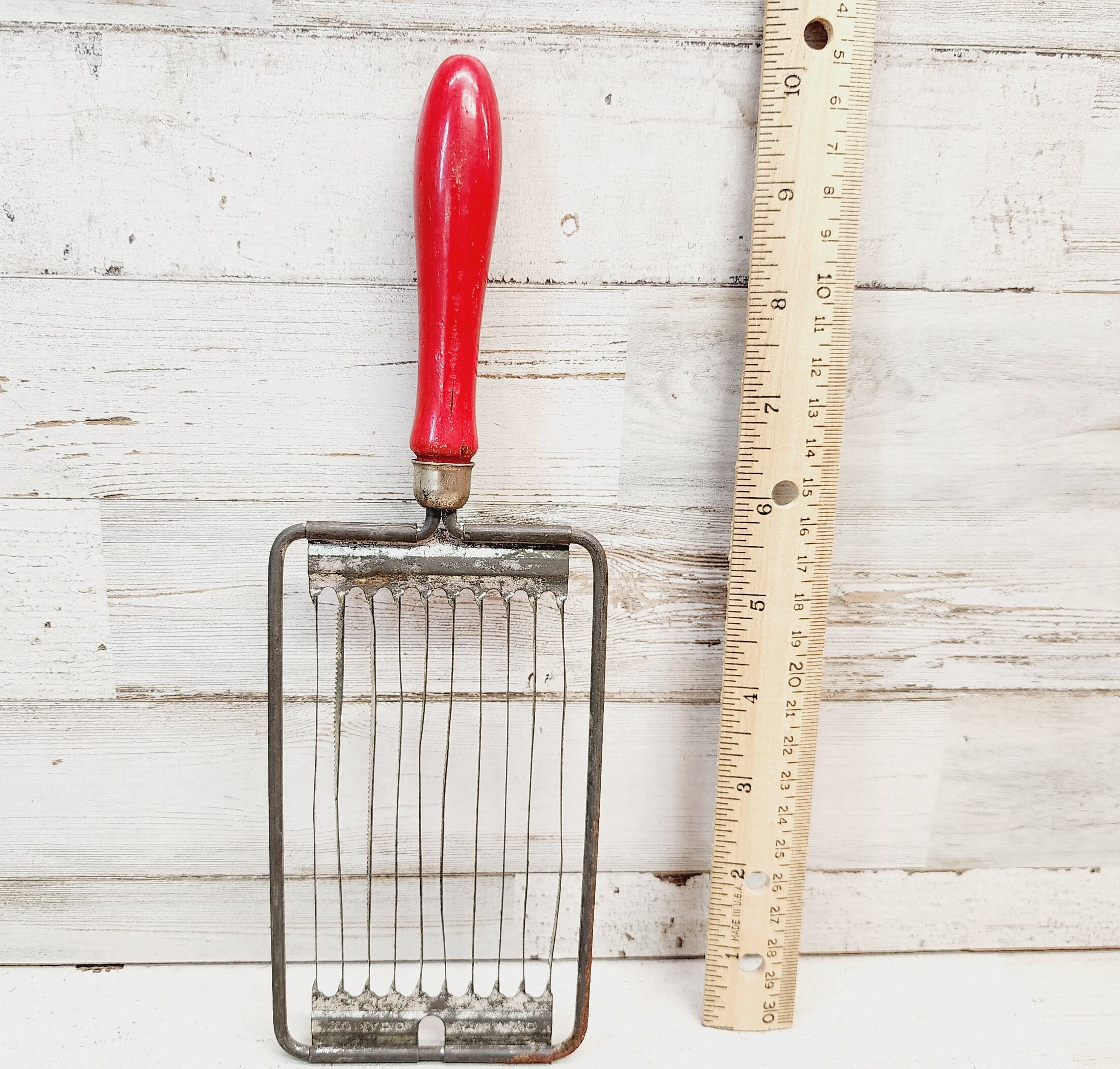 Vintage Skyline Tomato Slicer With Red & White Wood Handle England -   Denmark