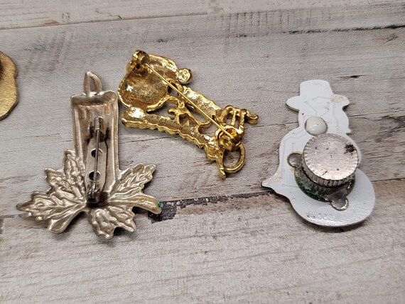 Lot of 5 Vintage Christmas Pins / brooches. - image 6