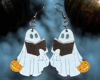Spooky Bookworm Ghost Dangle Oorbellen-Halloween oorbellen, boekenliefhebbers, grillige oorbellen, bladgeest, lasergesneden oorbellen, houten oorbellen