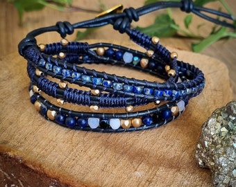 Wrap bracelet in Lapis Lazuli, white, blue and gold glass beads, macramé. Lithotherapy