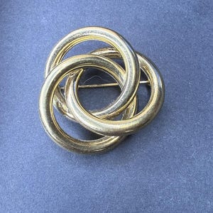 Vintage Gold Tone Interlocking Circle Brooch 1.75" Trinity Knot Pin