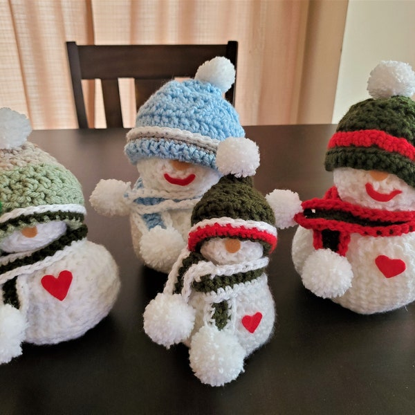 Set of Crocheted Snowmen-Crocheted Felt Snowman Set-Christmas Snowmen Table Decor-Snowmen Christmas Mantel Decor-Snowmen Christmas Gift Set