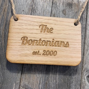 Personalized Oak Wood Last Name Sign: Custom Engraved Wall Decor