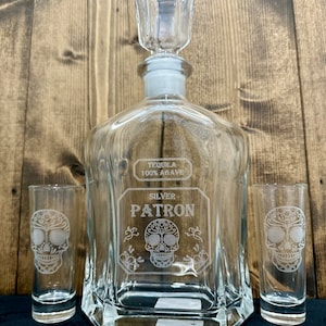 Personalisiertes Sugar Skull Tequila Dekanter Set: Benutzerdefinierte gravierte Schnapsgläser