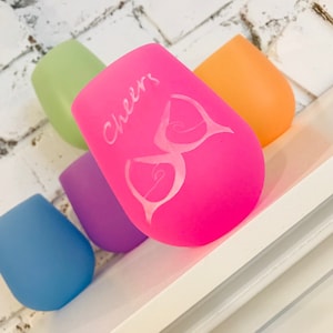 Engraved Silicone Stemless Wine Cup: Cheers, Personalized, Unbreakable