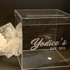 Caja grande de acrílico con grabado personalizado para tarjetas de boda. Portatarjetas de acrílico grabado. Buzón con grabado personalizado.