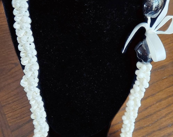 Cluster Shell Lei, White | Beautiful 28" Graduation Lei
