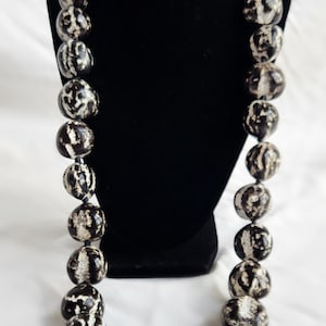 Kukui Nut Lei, Black & White | Graduation, Wedding, Funeral, Farewell | Gift
