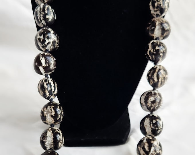 Kukui Nut Lei, Black & White | Graduation, Wedding, Funeral, Farewell | Gift