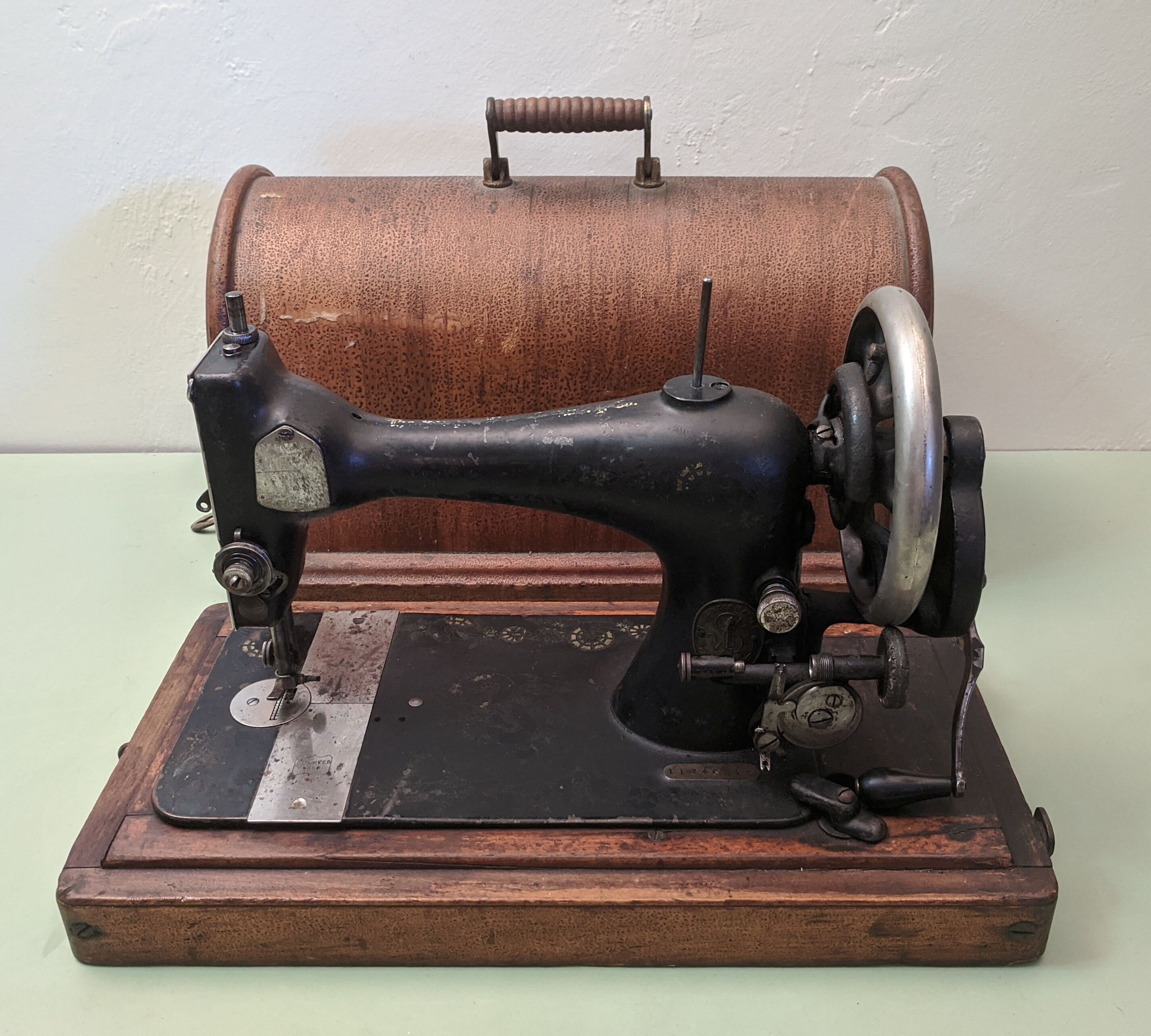 1898 Singer Model 28 portable handcrank sewing machine 3/4 Etsy