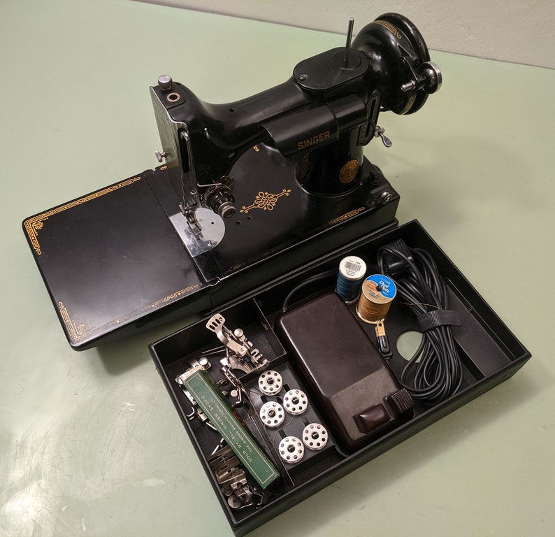 1947 Singer 221 Featherweight Sewing Machine w/Pedal and Case Etsy