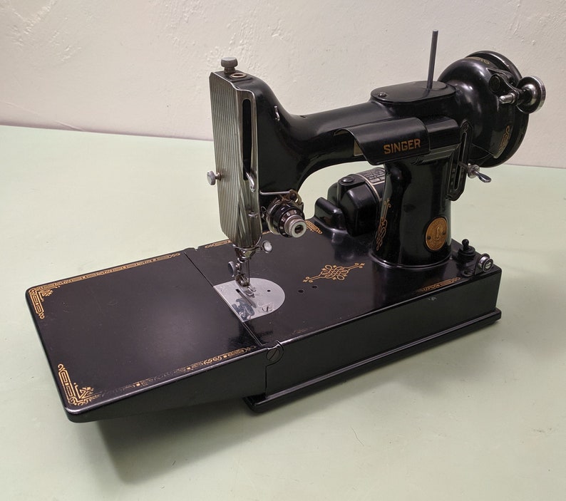 1947 Singer 221 Featherweight Sewing Machine w/Pedal and Case Etsy