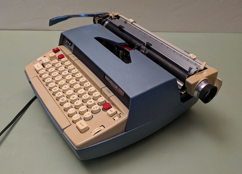 Smith Corona Scm Electra 120 Portable Electric Typewriter Image 0