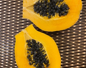 Hawaiian Solo Papaya Seeds – Sweet & Rare Tropical Fruit – Fast-Growing and High-Yield Tree – Non-GMO and Easy to Grow - 30 Seeds