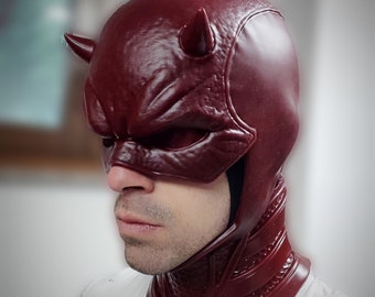 Masque de capot du Diable Rouge avec cou ou sans, design original de texture en cuir cosplay, fabriqué avec de l'uréthane