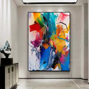 Puede incluir: Pintura abstracta con trazos audaces de amarillo, azul, rojo, verde y rosa. La pintura tiene un estilo moderno y contempor&aacute;neo.