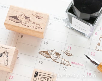 Pottering cat stamp large -reading-