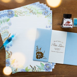 Juego de escritura de cartas con láminas doradas - Letras de cortesía "Flor azul brillante" - de Tsutsumu Company Limited / Fabricado en Japón