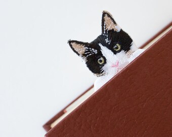 Cat bookmarker / black and white cat