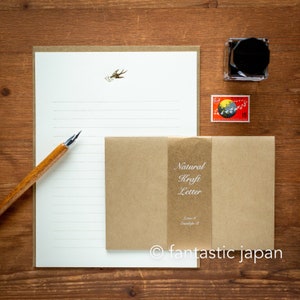 Juego de escritura de cartas - Letras Kraft Naturales "Golondrinas y Letras" - de Tsutsumu Company Limited / Fabricado en Japón