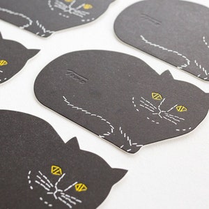 Ensemble de sous-verres découpés dans la presse typographique -chats noirs par Tomotake- / NO. 22101-01 /
