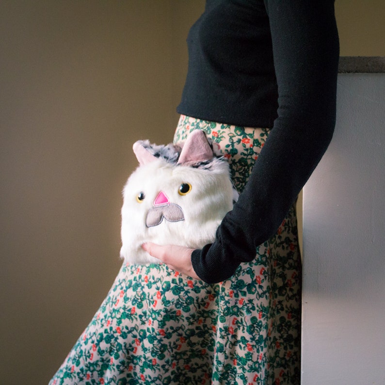 fluffsy cat pouch