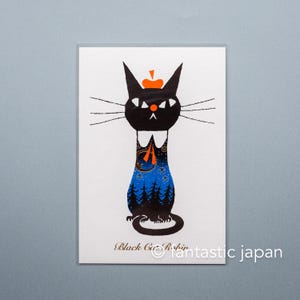 Cartão postal Cozyca / -gato preto robin com floresta noturna- por kuroneko isho
