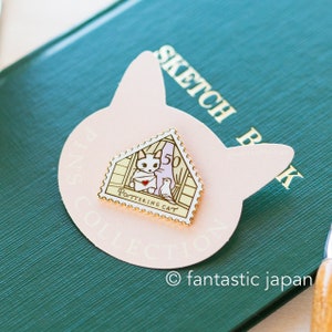 Pottering Cat hard enamel pin -carrier pigeon-