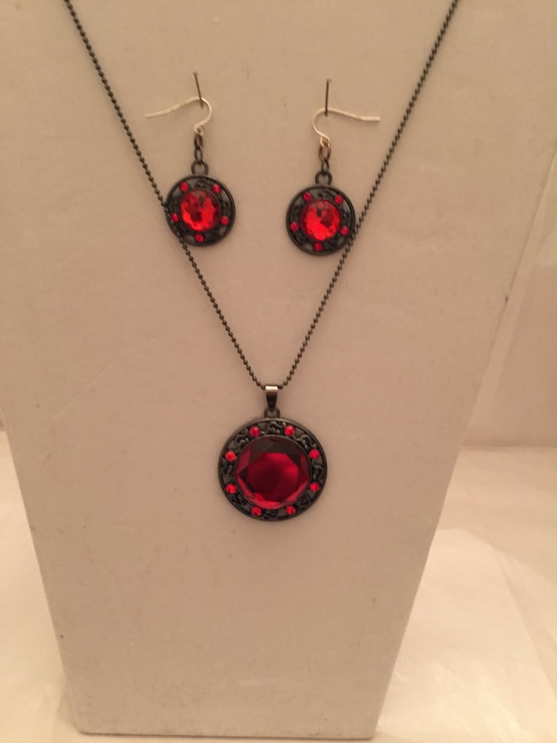 Red Ruby Sparkle Pendant Jewelry Set