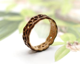 Handcrafted Bentwood Ring: Ocean Whisper Pebble Design