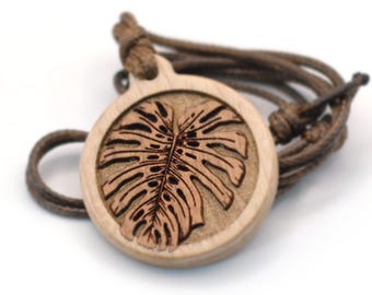 Handmade Wooden Pendant Necklace – Monstera Leaf Design, Maple & Cherry, Botanical Jewelry, Nature Inspired Necklace, Free Engraving