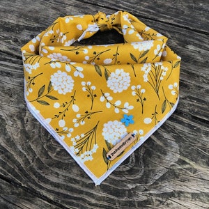 Yellow flower dog bandana  // Flower dog bandana // Yellow Dog bandana // Bohemian // Boho dog bandana// Autumn bandana // Puppy bandana //