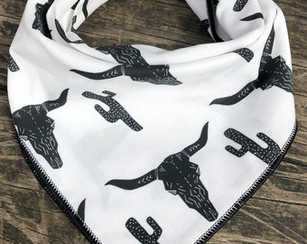 Longhorn skull dog bandana- LONGHORN // Southwestern dog bandana // dog bandana skull // Desert bandana // Tie on dog bandana