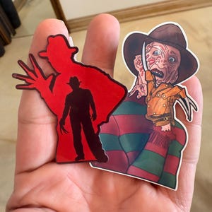 Confezione da 2 di Freddy Kruger. Adesivi di film horror disegnati a mano. Non AI.