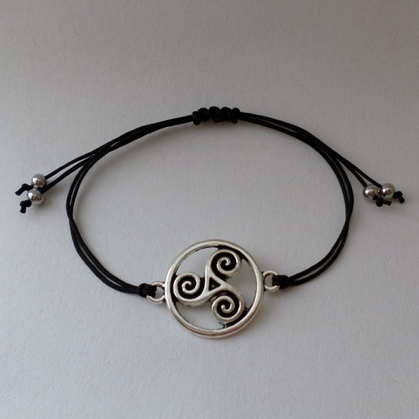 celtic bracelet - triskele