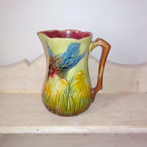 Pichet ancien,pot à eau, barbotine à décor oiseau et papillon -faïence ancienne Orchies- Majolica-XIXème siècle broc,pot à lait