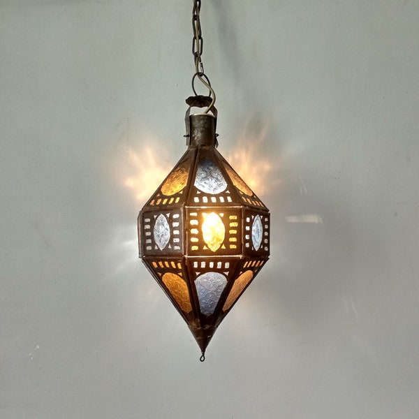 Ancienne suspension  lanterne moucharabieh en laiton , vitres colorées, luminaire laiton,lampe  marocaine octogonale