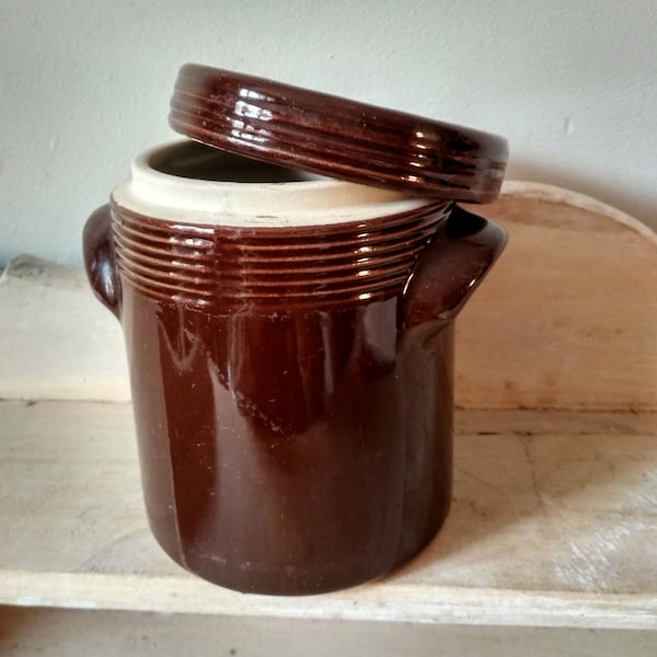 Brown enamelled stoneware pot and its lid