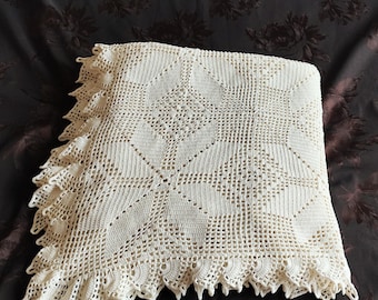 White cotton bedspread, vintage crocheted throw with geometric star patterns, white cotton bedspread, sofa throw