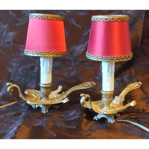 Paar gemeißelte Nachttischlampen aus Bronze – vogelförmig – Kerzenleuchter in Form einer Kellerratte –