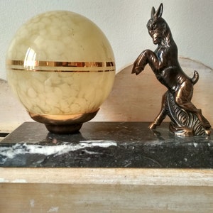 Art deco night lamp in marble - chamois in bronze regulates and globe in yellow and gold clichy glass - marble base