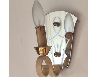 Cette Applique Murale Vintage En Laiton, En Forme De Petite Fleur D Une Lumiere Blanche Chaude 98571314