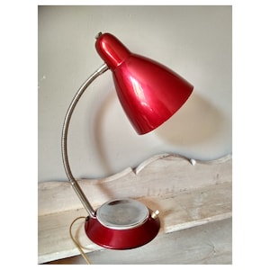 Articulated desk lamp 70&#39; years red metal and flexible foot metal