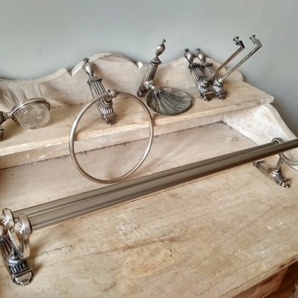 Accessoires pour salle de bain, ensemble vintage de 5 éléments en métal - Portes serviettes - porte gobelet - porte tablette - porte savon