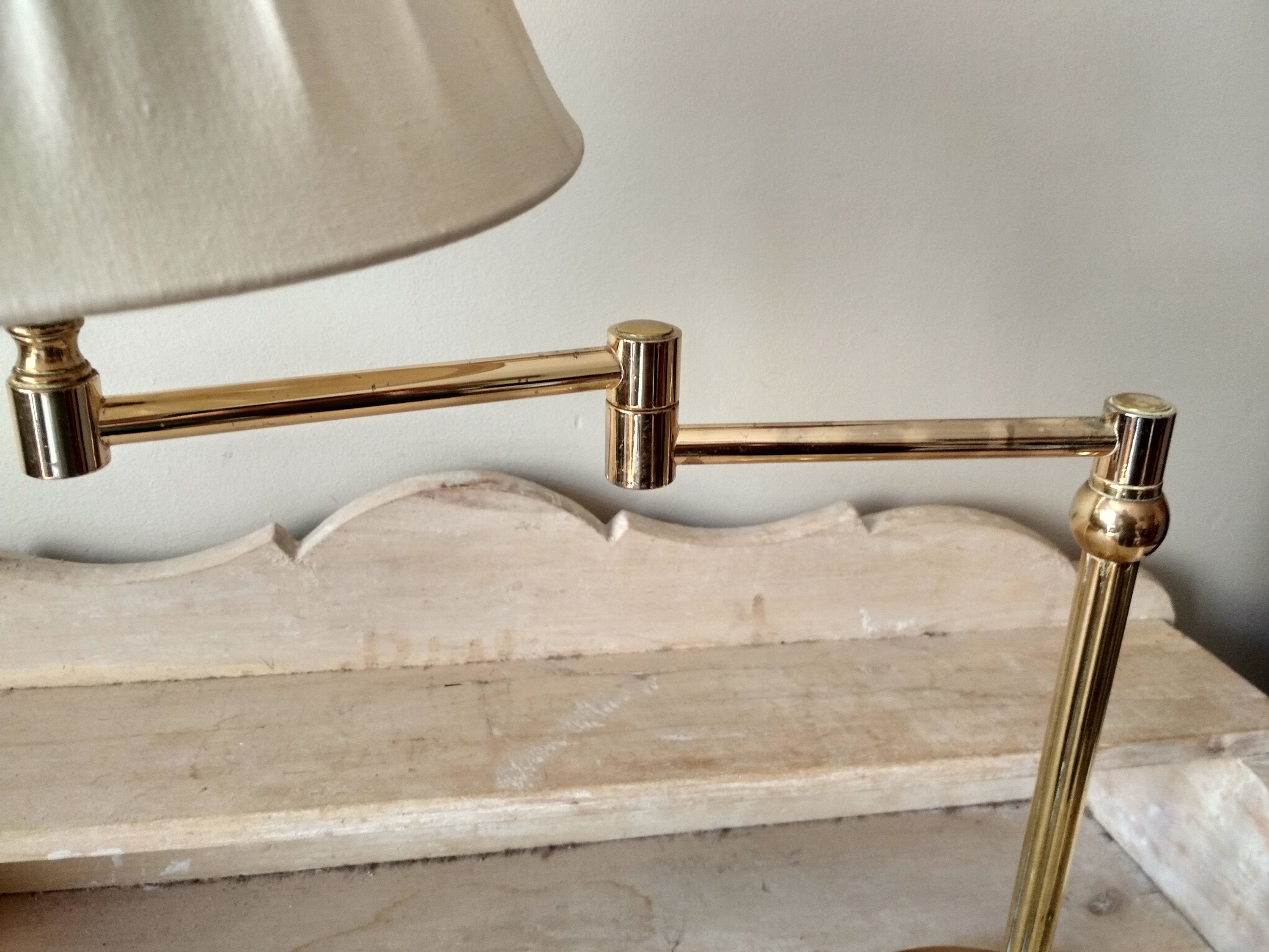 Lampe De Bureau Vintage Art Déco En Laiton Doré, Bras Articulé Et Abat-jour Conique, Parfaite Pour Une Déco Rétro Chic !