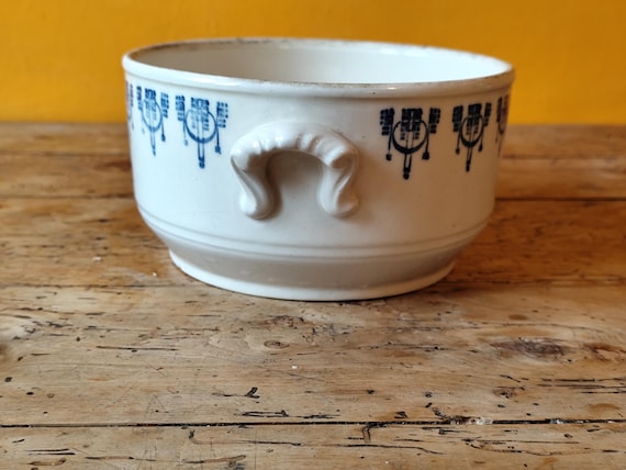 Ancienne soupière en céramique de St Uze France, grès décor bleu, saladier en faïence bleue et blanche,  cache pot