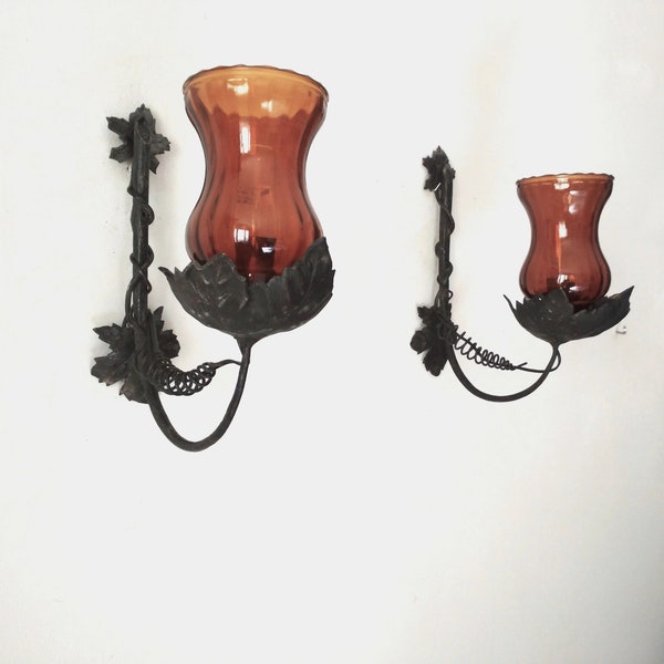 Paire d'appliques en fer forgé noir au décor de feuilles de vignes et tulipe verre orange - lampe art déco cep de vigne