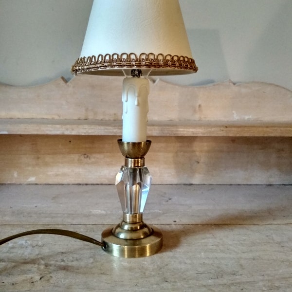 Petite lampe de chevet années 40 - pied en verre taillé et laiton - veilleuse lampe fausse bougie bougeoir